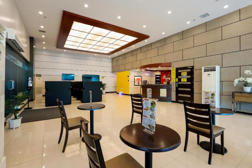 Paranaque City Hotel Sogo Macapagal מראה חיצוני תמונה